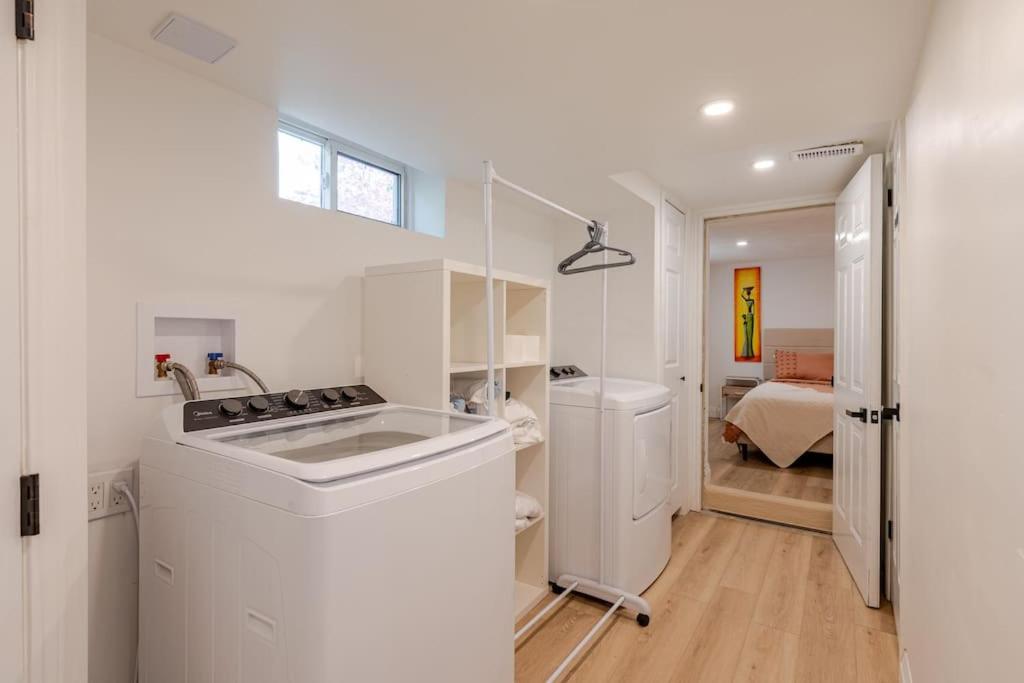 Luxury New Spacious Apartment - Country Hills, Китченер Экстерьер фото