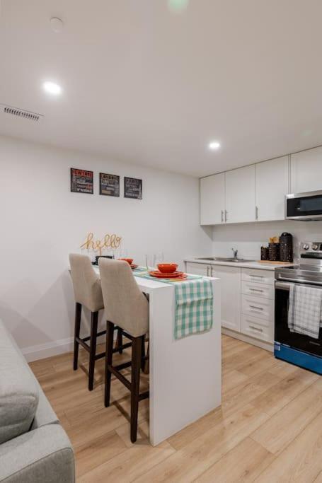 Luxury New Spacious Apartment - Country Hills, Китченер Экстерьер фото