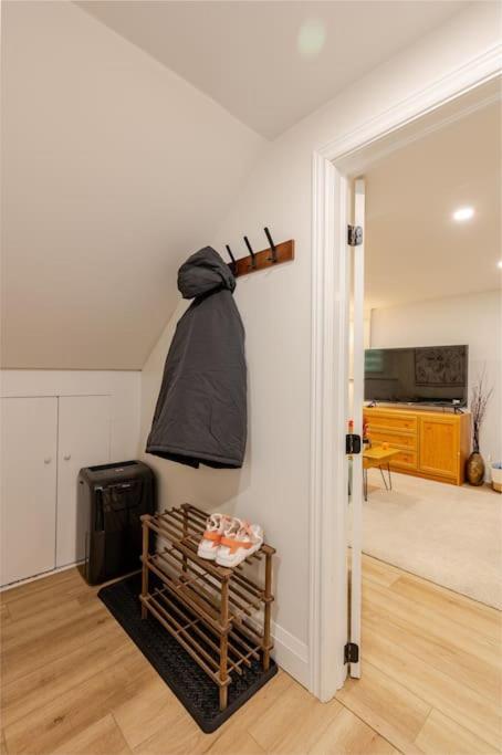 Luxury New Spacious Apartment - Country Hills, Китченер Экстерьер фото