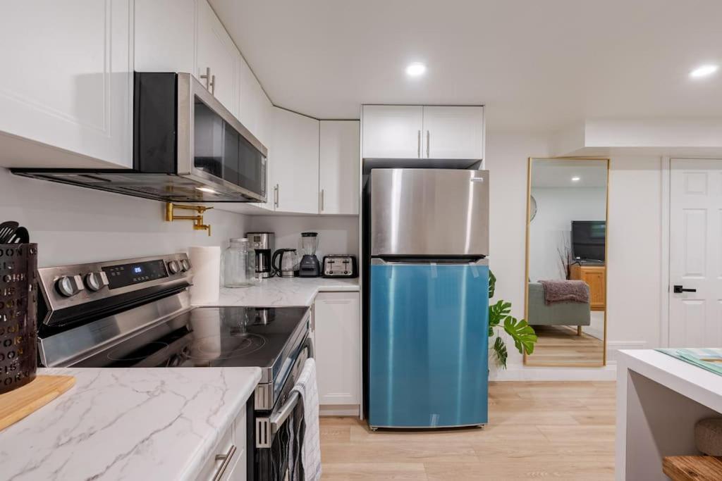Luxury New Spacious Apartment - Country Hills, Китченер Экстерьер фото